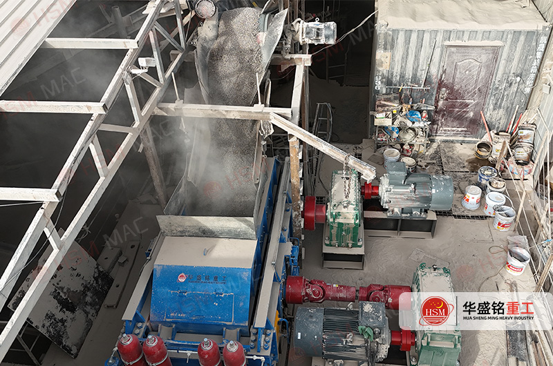山西石灰石對輥破碎機制砂現場
